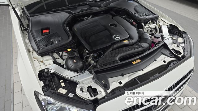 Mercedes-Benz E-Class 2022 — photo 6