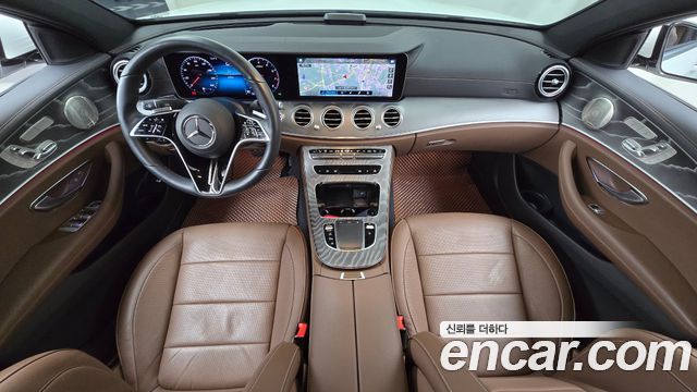 Mercedes-Benz E-Class 2022 — photo 10