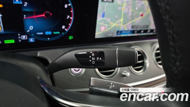 Mercedes-Benz E-Class 2022 — photo 12