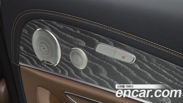 Mercedes-Benz E-Class 2022 — photo 26