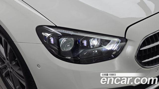 Mercedes-Benz E-Class 2022 — photo 8