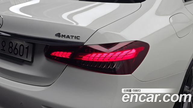 Mercedes-Benz E-Class 2022 — photo 9