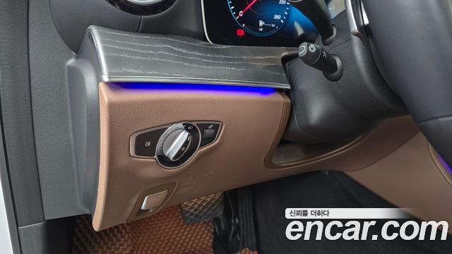 Mercedes-Benz E-Class 2022 — photo 28
