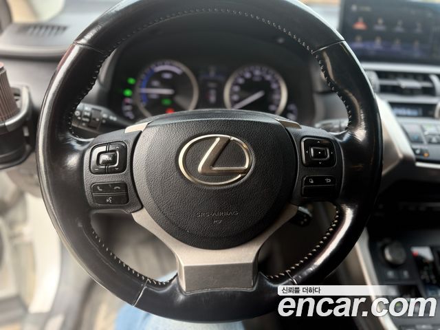 Lexus NX 2017 — photo 9