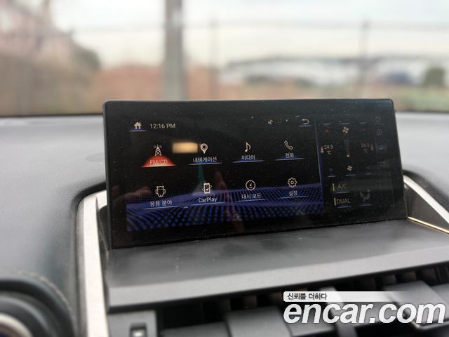 Lexus NX 2017 — photo 10