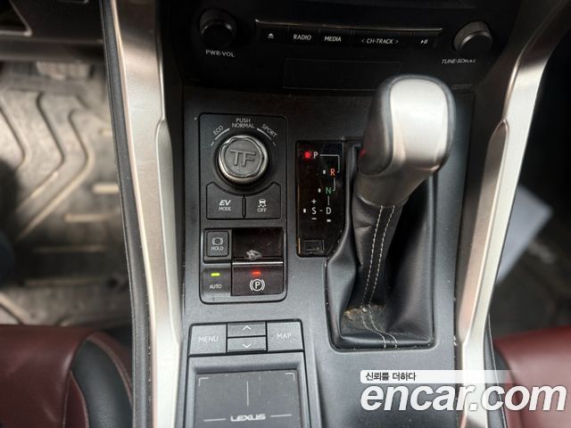 Lexus NX 2017 — photo 11