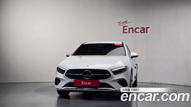 Mercedes-Benz A-Class 2025 — photo 3