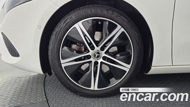 Mercedes-Benz A-Class 2025 — photo 5
