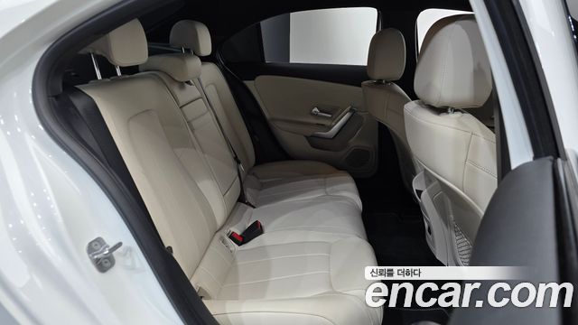 Mercedes-Benz A-Class 2025 — photo 17