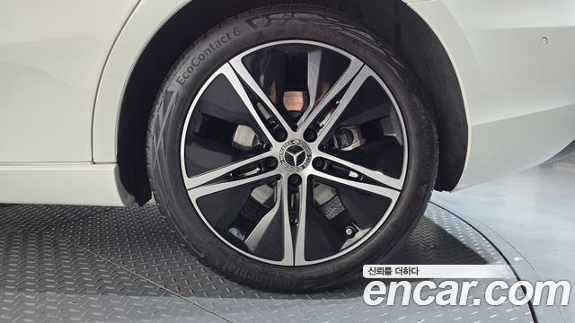 Mercedes-Benz A-Class 2025 — photo 7