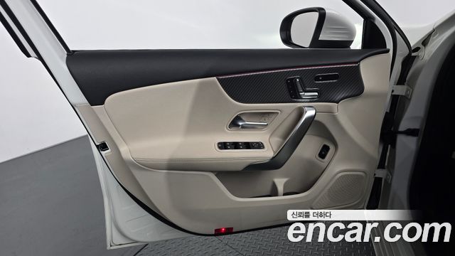 Mercedes-Benz A-Class 2025 — photo 14