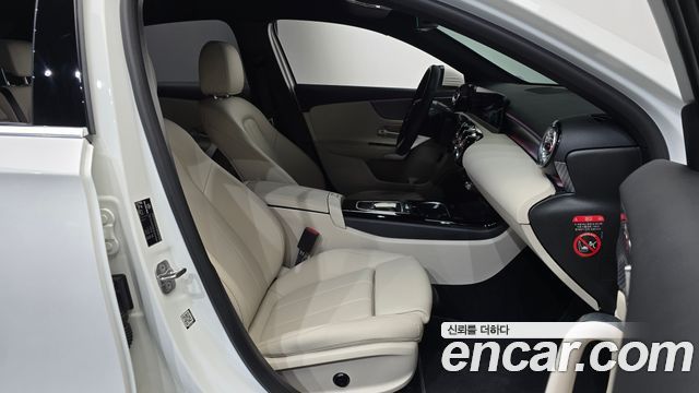 Mercedes-Benz A-Class 2025 — photo 16