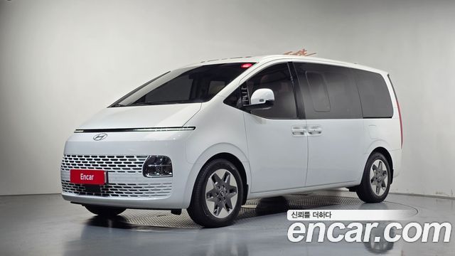 Hyundai Staria 2025 — photo 1