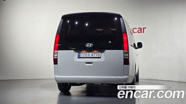 Hyundai Staria 2025 — photo 4