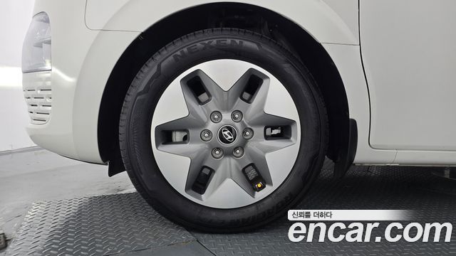 Hyundai Staria 2025 — photo 5