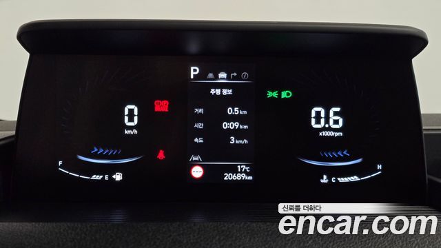 Hyundai Staria 2025 — photo 8