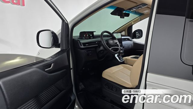 Hyundai Staria 2025 — photo 10