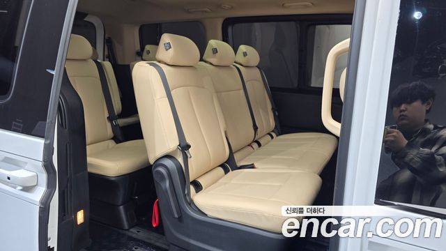 Hyundai Staria 2025 — photo 11