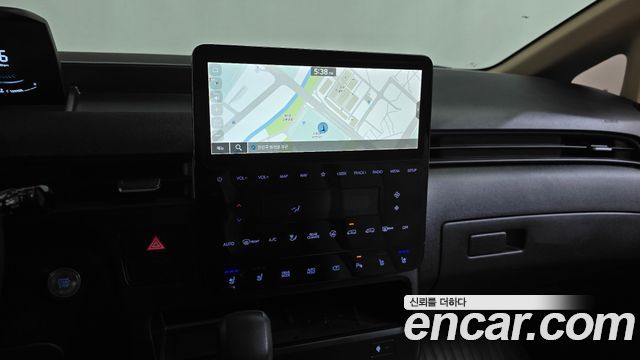 Hyundai Staria 2025 — photo 12