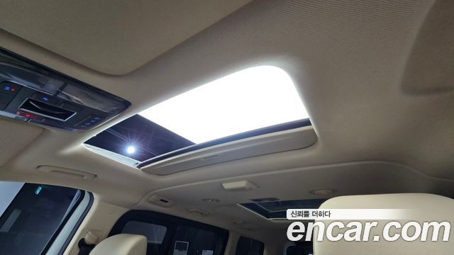 Hyundai Staria 2025 — photo 17