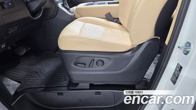 Hyundai Staria 2025 — photo 20