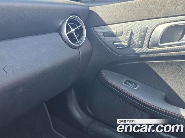 Mercedes-Benz SLC-Class 2017 — photo 14