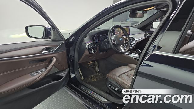 BMW 5-Series 2021 — photo 10