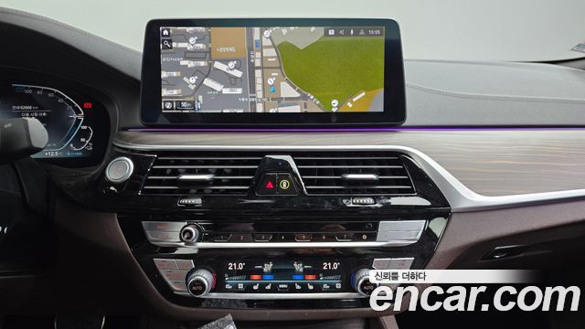 BMW 5-Series 2021 — photo 12
