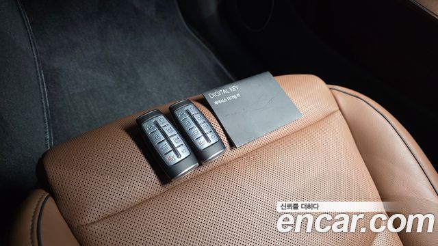 Genesis GV70 2023 — photo 23