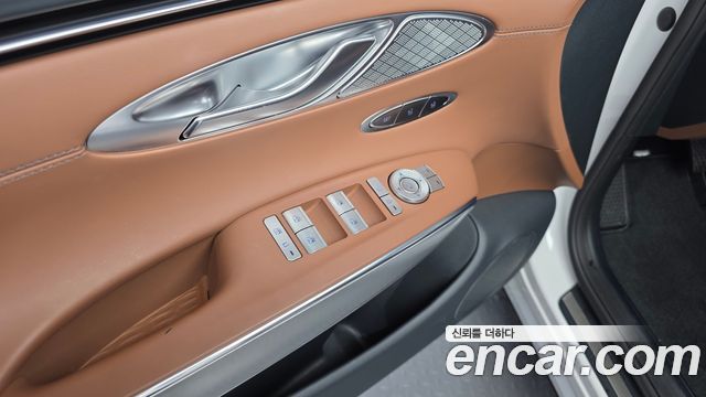 Genesis GV70 2023 — photo 30