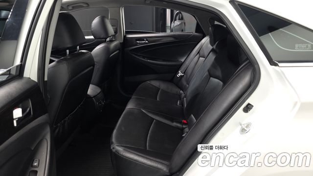 Hyundai Sonata 2013 — photo 18