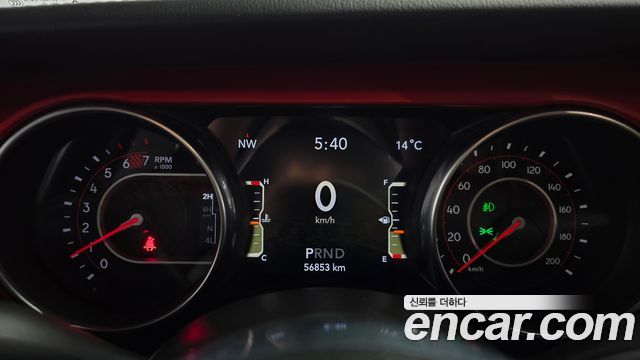 Jeep Wrangler 2021 — photo 11