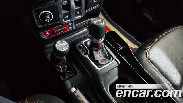 Jeep Wrangler 2021 — photo 12