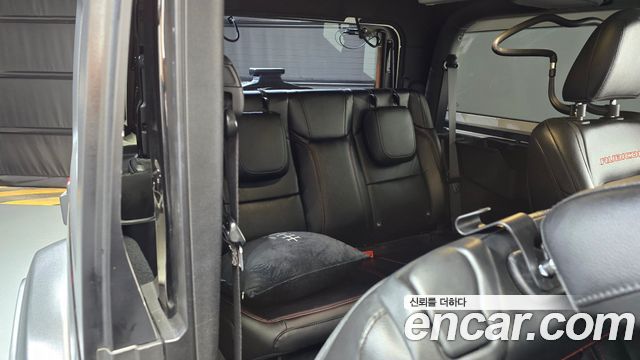 Jeep Wrangler 2021 — photo 17