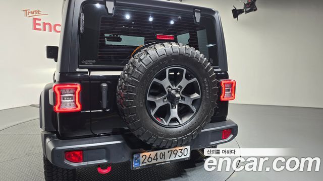 Jeep Wrangler 2021 — photo 24
