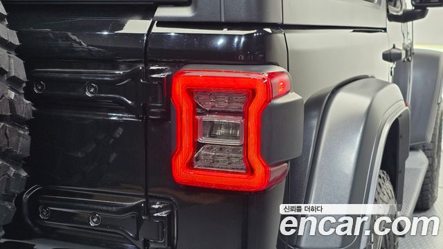 Jeep Wrangler 2021 — photo 9