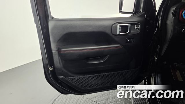 Jeep Wrangler 2021 — photo 14