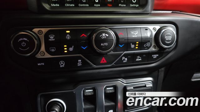 Jeep Wrangler 2021 — photo 31