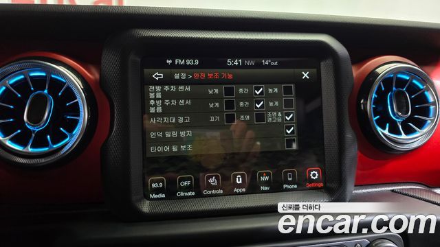 Jeep Wrangler 2021 — photo 33