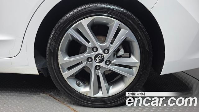 Hyundai AVANTE 2018 — photo 5