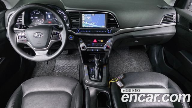 Hyundai AVANTE 2018 — photo 10
