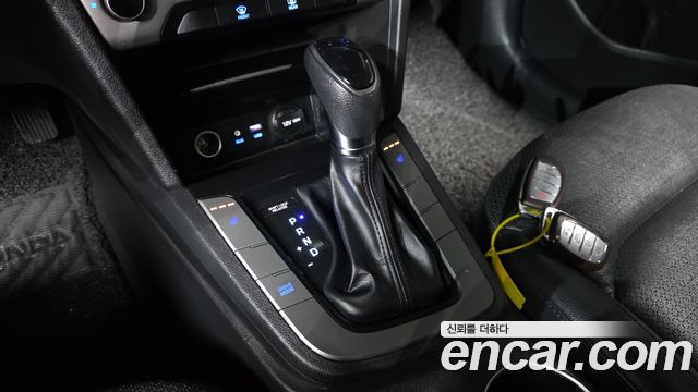Hyundai AVANTE 2018 — photo 12