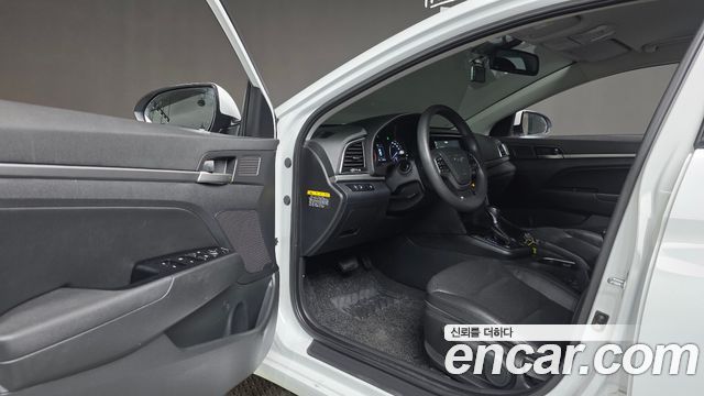 Hyundai AVANTE 2018 — photo 13