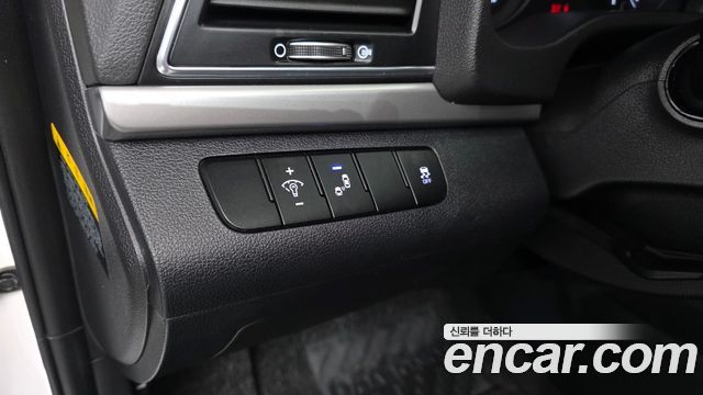 Hyundai AVANTE 2018 — photo 18