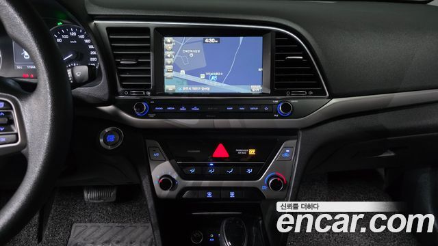 Hyundai AVANTE 2018 — photo 20
