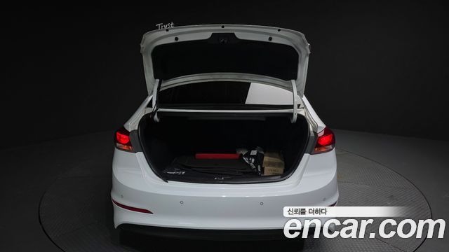 Hyundai AVANTE 2018 — photo 25