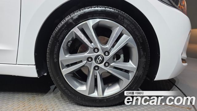 Hyundai AVANTE 2018 — photo 7