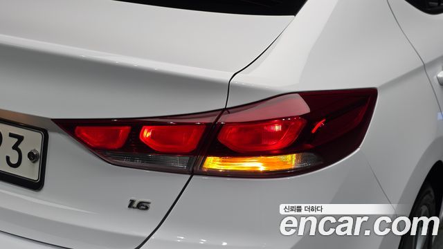 Hyundai AVANTE 2018 — photo 9
