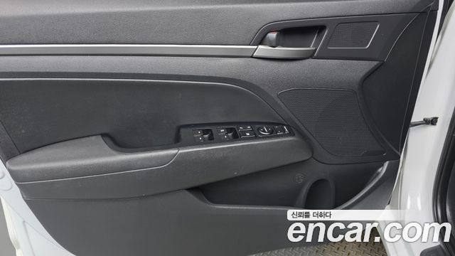 Hyundai AVANTE 2018 — photo 14