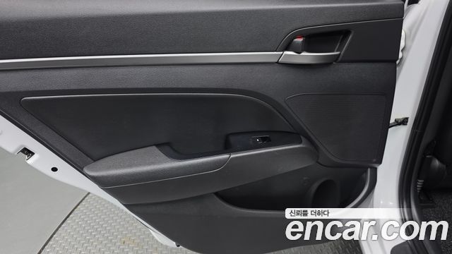 Hyundai AVANTE 2018 — photo 15